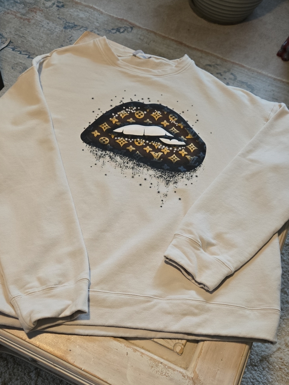 Cream Crewneck Sweatshirt with Gold Lip Motif